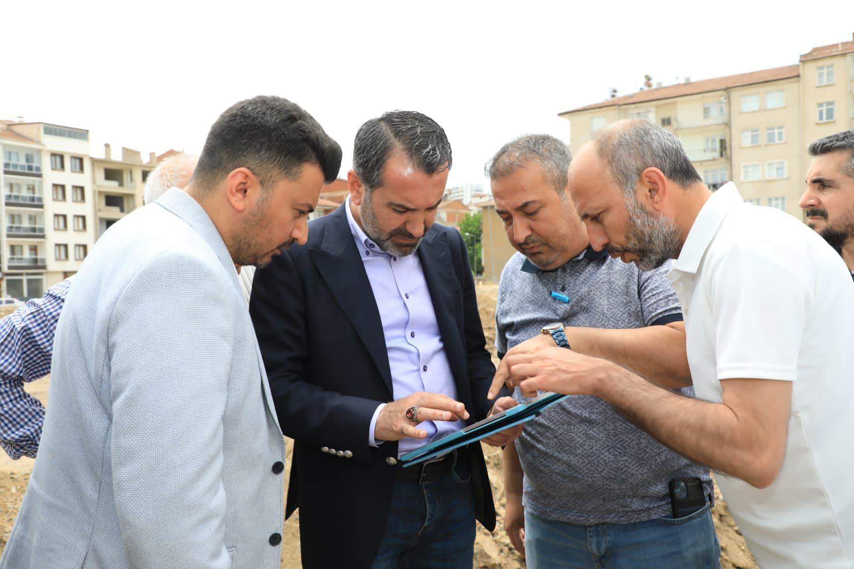 Başkan Şerifoğulları Akpınar Mahallesi Yeni Yaşam Alanı'nda İncelemelerde Bulundu