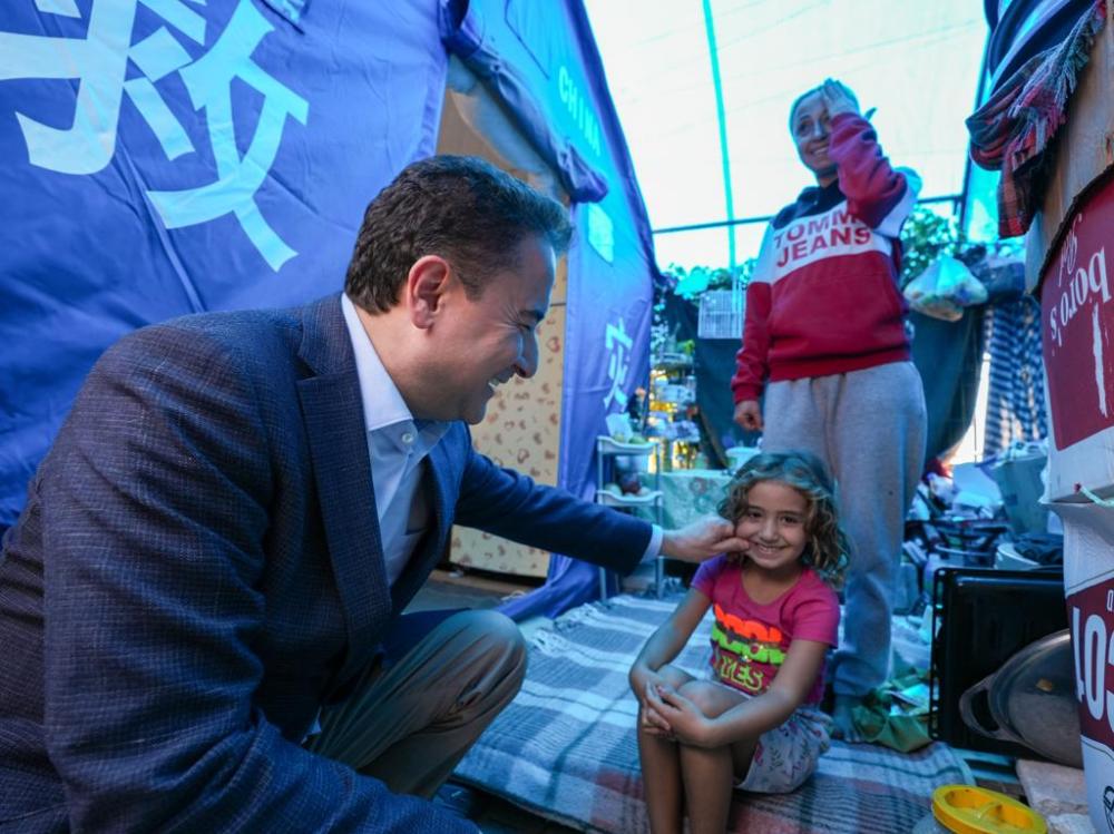 Deva Partisi Genel Başkanı Ali Babacan, Antakya'da Depremzedeleri ve Tarihi Alanları Ziyaret Etti