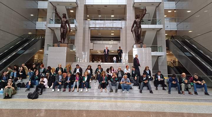 CAN ATALAY'IN ARKADAŞLARINDAN NÖBET EYLEMİ