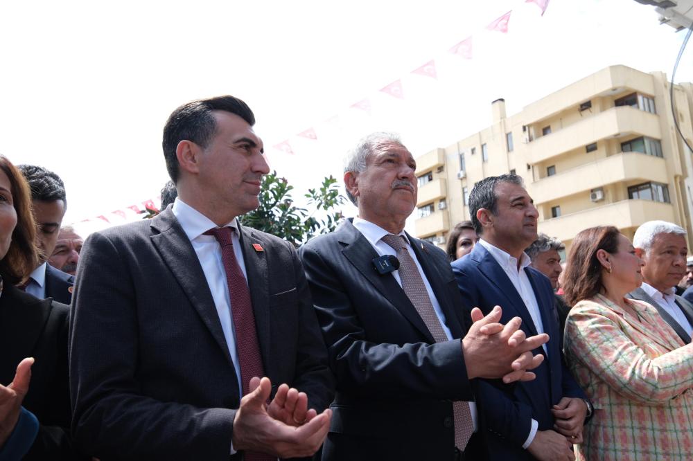 CHP, Adana’da tam kadro bayramlaştı  CHP’de çifte bayram coşkusu
