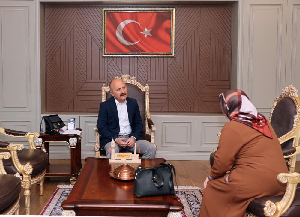 Valiliğimizin kapılarının yanı sıra gönül ve hizmet kapılarımız da sonuna kadar vatandaşlarımıza açıktır