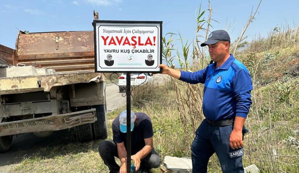 SAMANDAĞ BELEDİYESİ, MİLLEYHA KUŞ CENNETİ’NDE UYARICI LEVHALAR YERLEŞTİRDİ