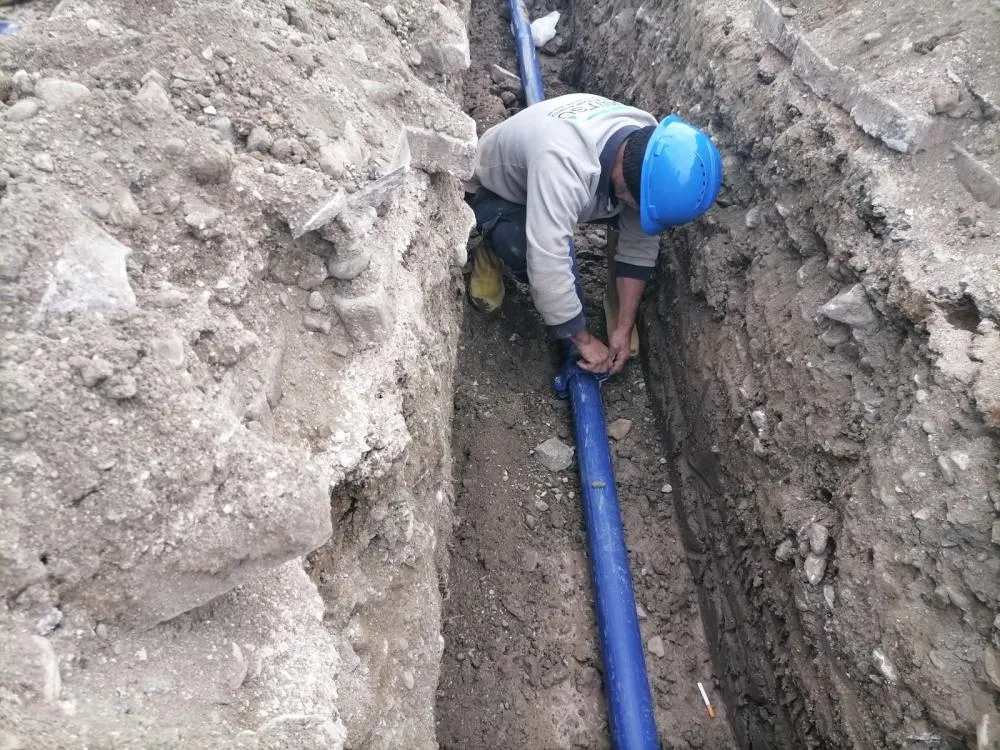 KAZKELİ MAHALLESİ’NDE 30 YILLIK İÇME SUYU HATTI YENİLENDİ