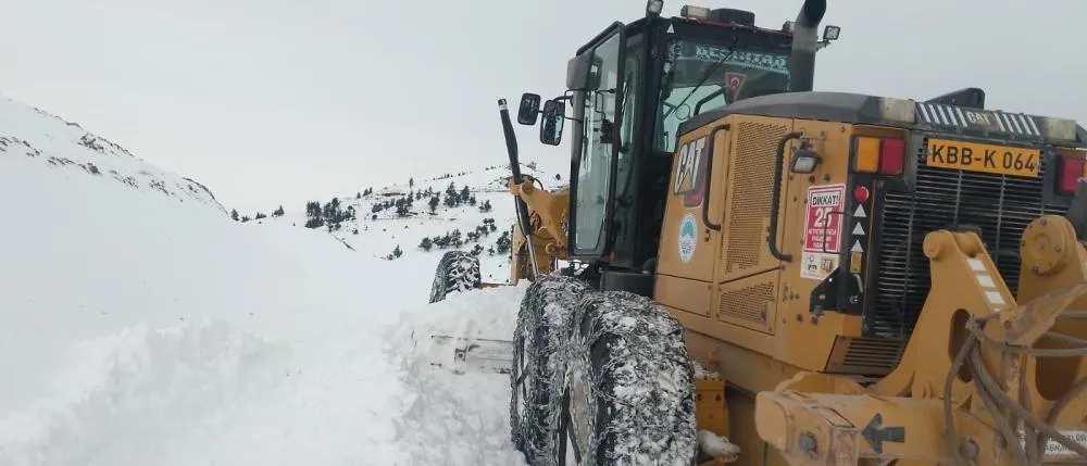KAYSERİ BÜYÜKŞEHİR’DEN ÖZVERİLİ KIŞ ÇALIŞMASI: KIRSALDA KAPALI YOL KALMADI